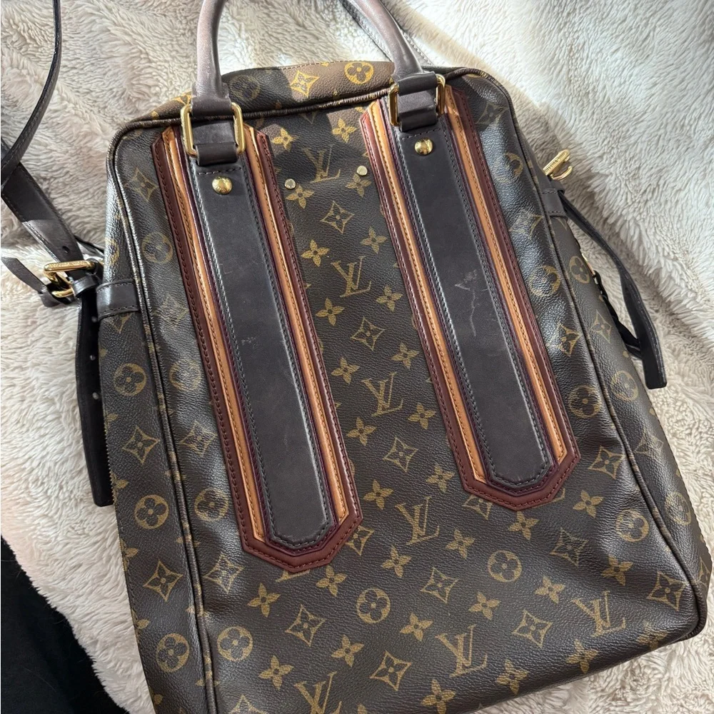 Louis Vuitton Porte-Documents Vertical Edition Bag with strap